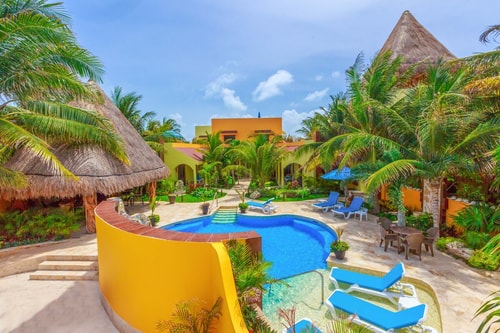 Villas 1/2 Isla Retreats -Tropical Gardens + Pool