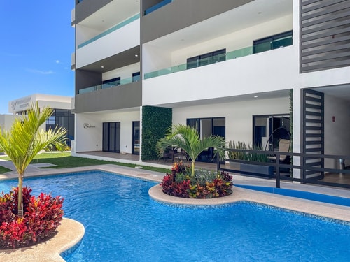 Cerritos Beach Apartment: Steps from the Sand
