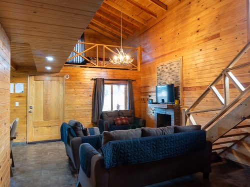 Spacious Villa for 16 Guests, Just 5 Minutes from