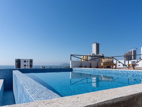 Rooftop Pool & Beach: Mazatlán Family Apartment