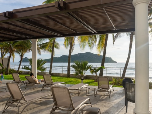 Frente al mar con vista a las Tres Islas