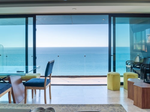 Oceanfront Condo on the Malecón