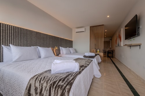 Spectacular City Views -Prime Location-Clock Towe