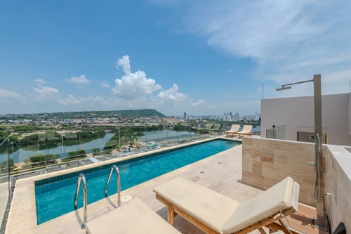 Brand-New Loft - Rooftop Pool - Old City