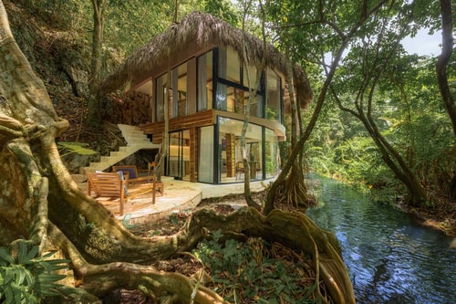 Lodge 11 · Glass suite with jacuzzi over the river