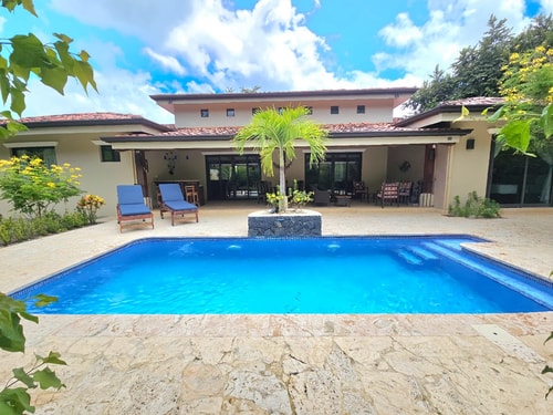 Villa Maria | Private Pool and Mini Golf Escape