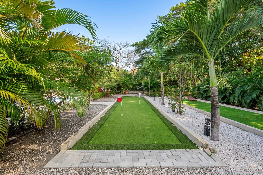 Villa Maria | Private Pool and Mini Golf Escape gallery image 13