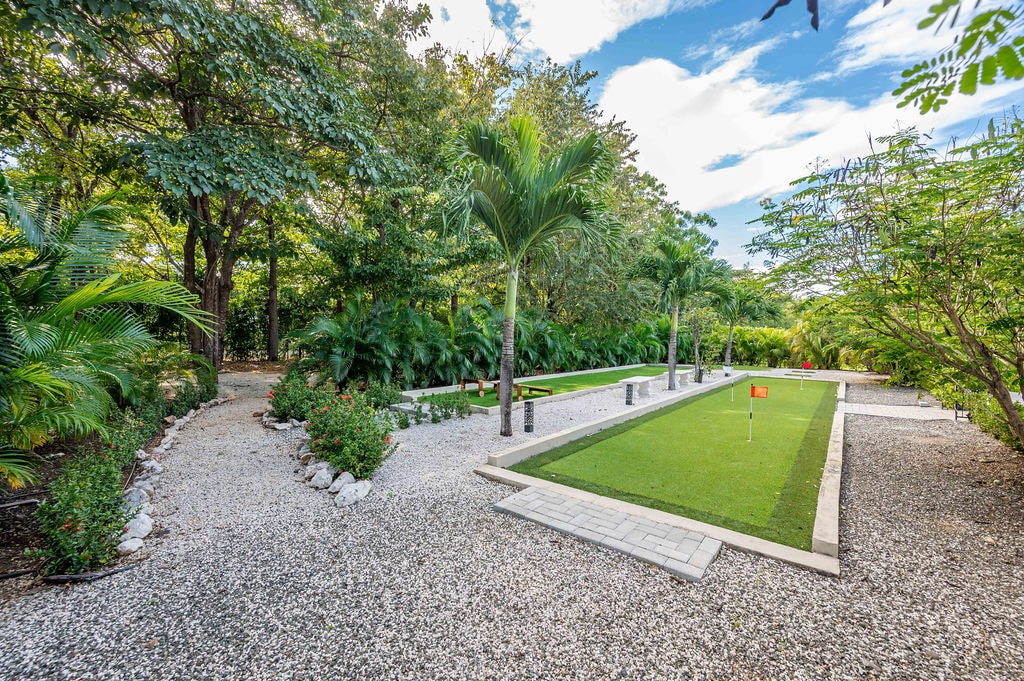 Villa Maria | Private Pool and Mini Golf Escape gallery image 12