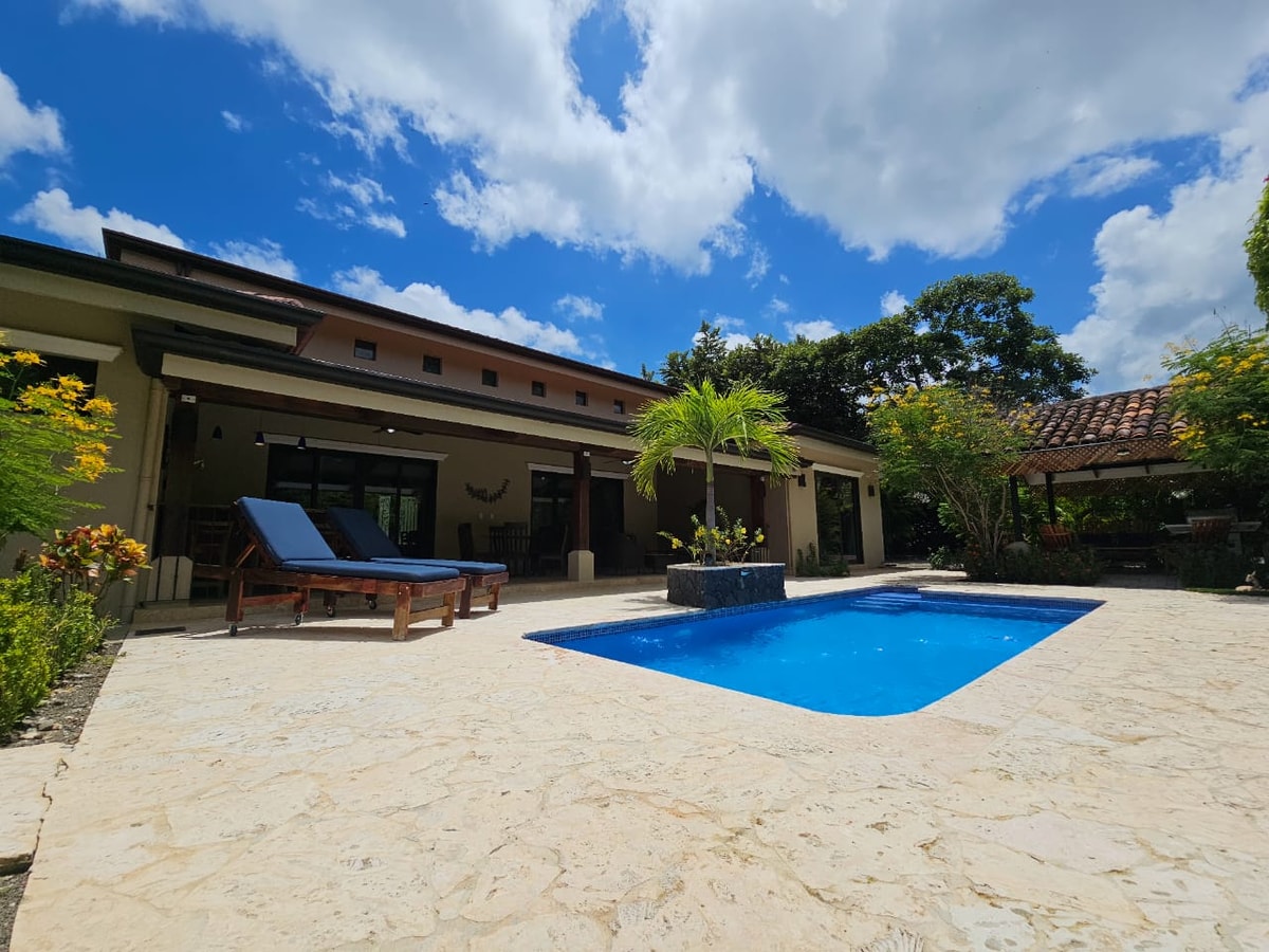 Villa Maria | Private Pool and Mini Golf Escape gallery image 9