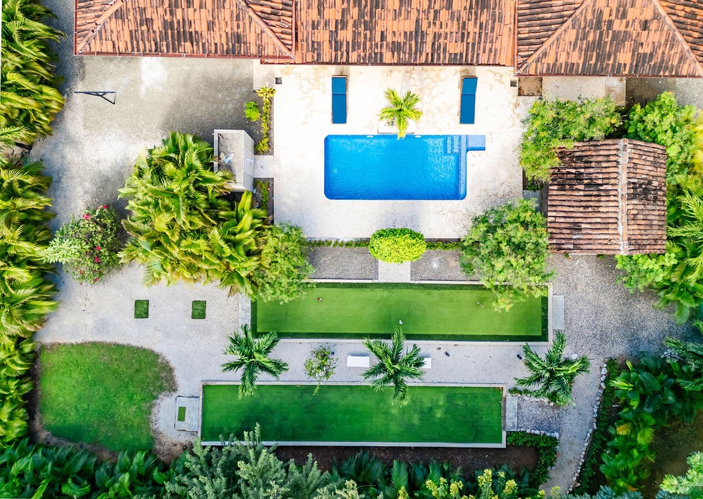 Villa Maria | Private Pool and Mini Golf Escape gallery image 11