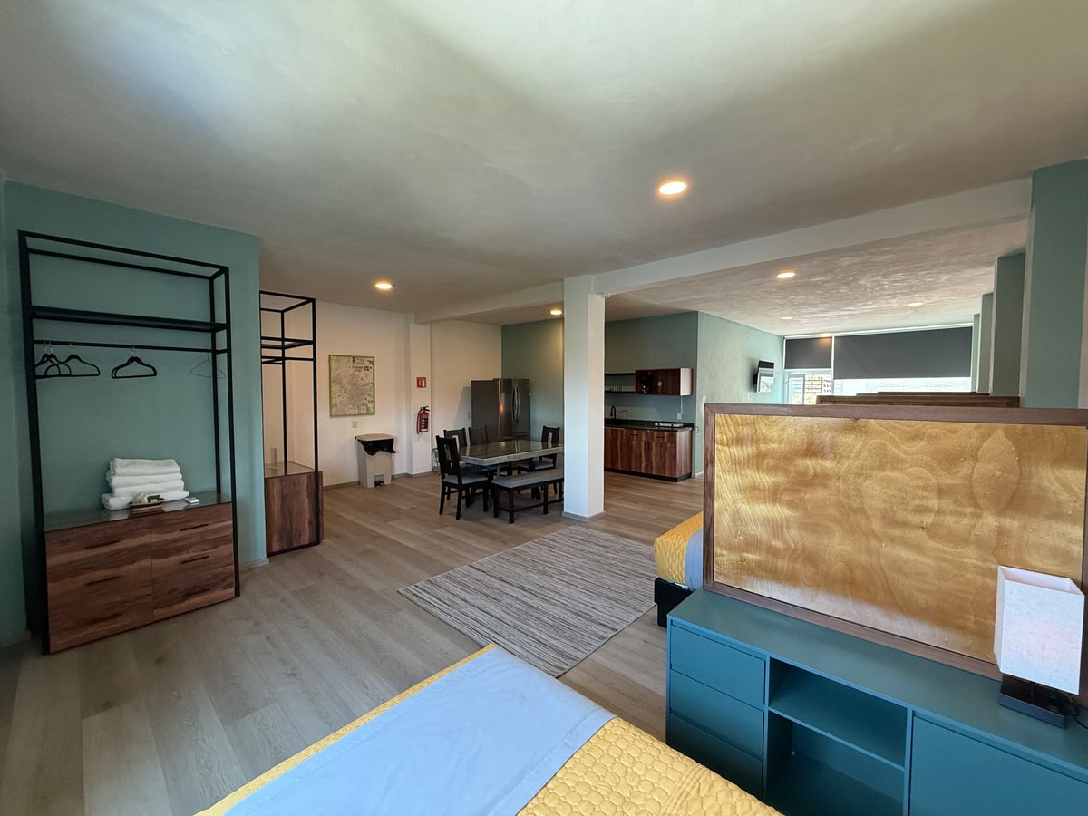 Apartment with Pool & Gym gallery image 4