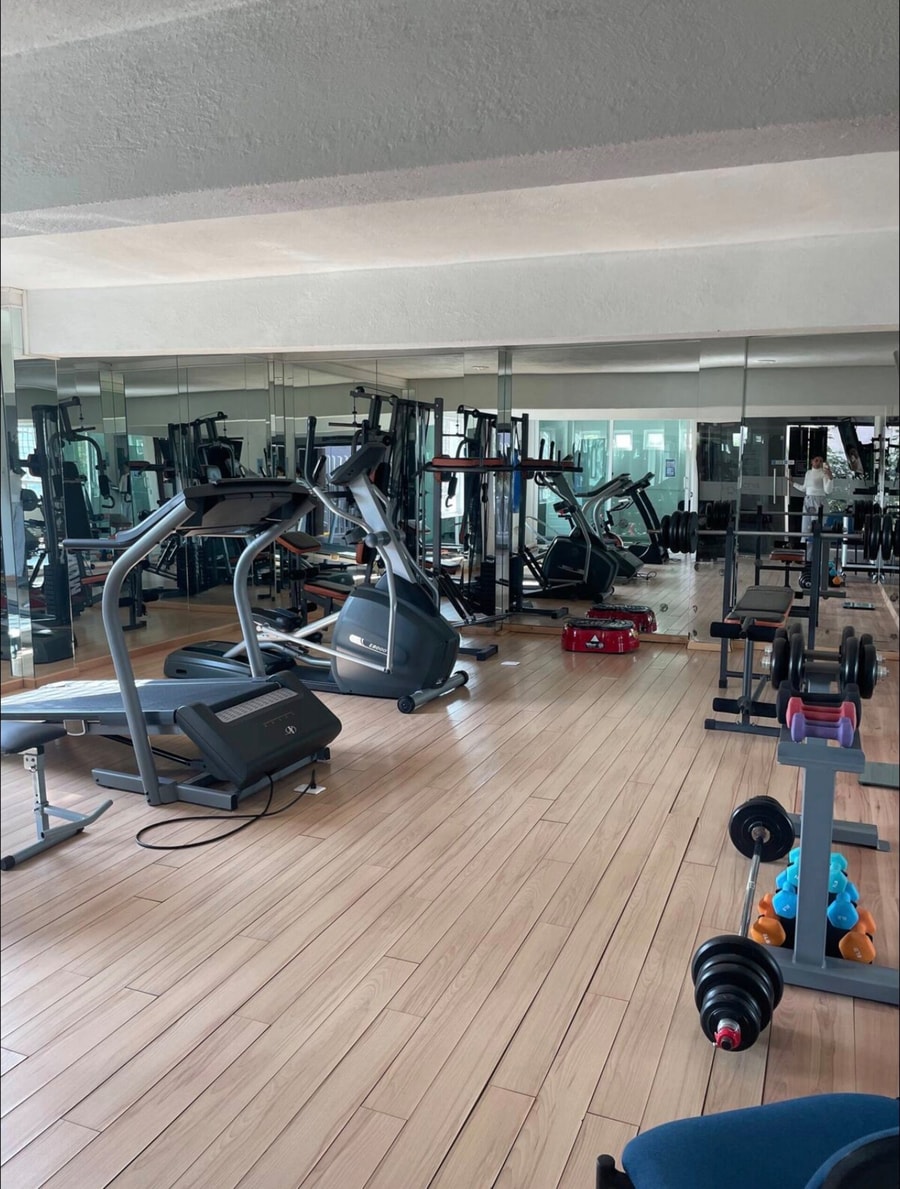 Apartment with Pool & Gym gallery image 15