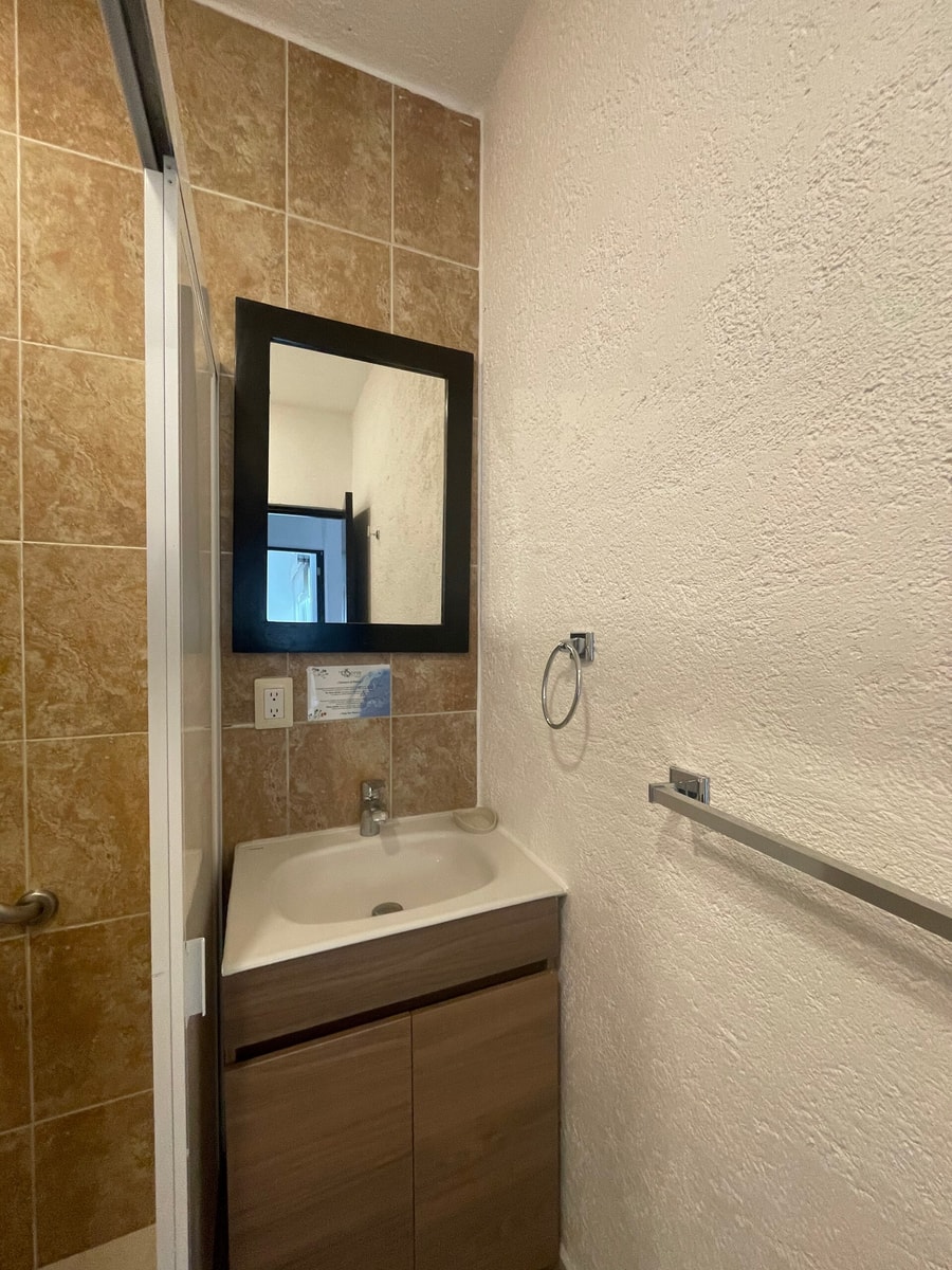 Apartment with Pool, Gym & A/C Suite gallery image 14