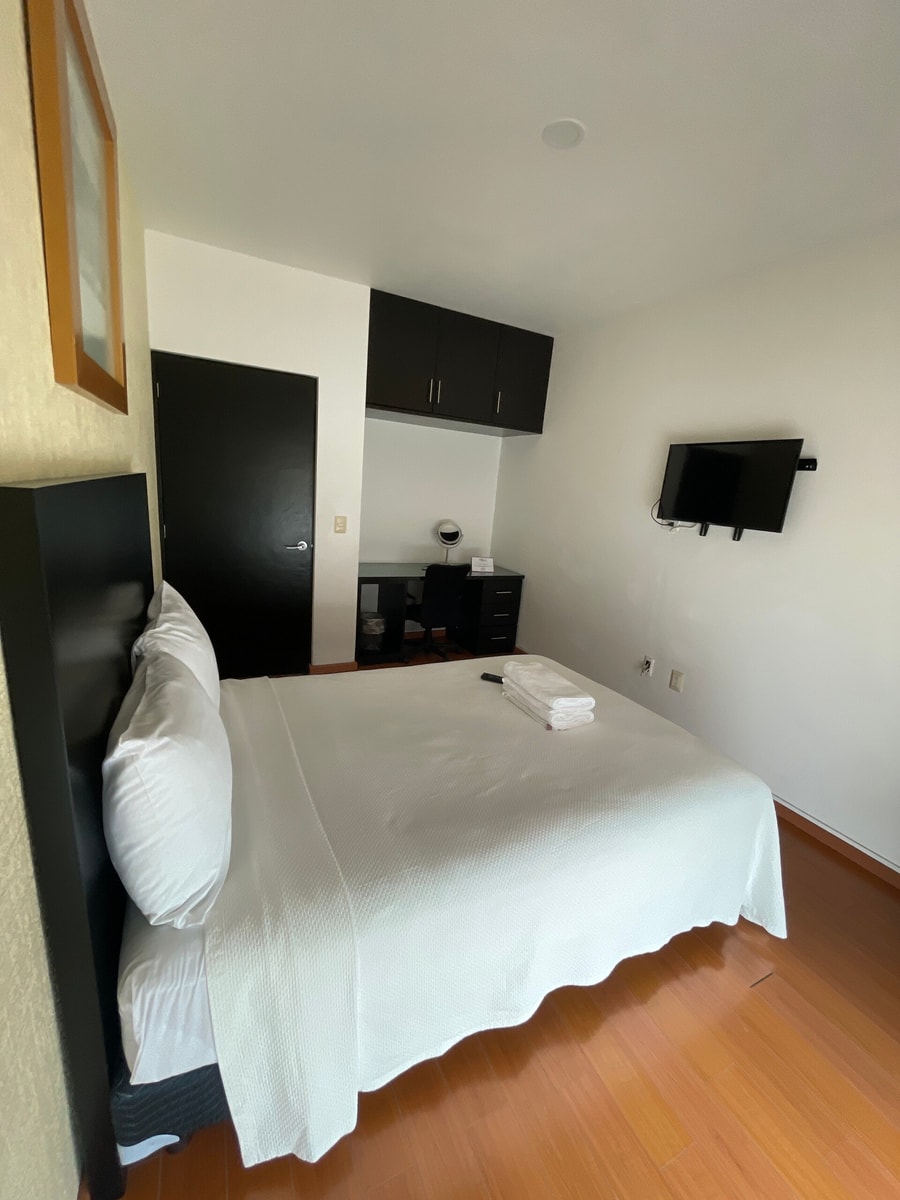 Penthouse with Pool, Gym & A/C gallery image 11