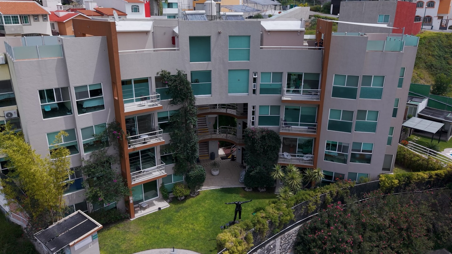 Apartment with Pool, Gym & A/C Suite gallery image 13