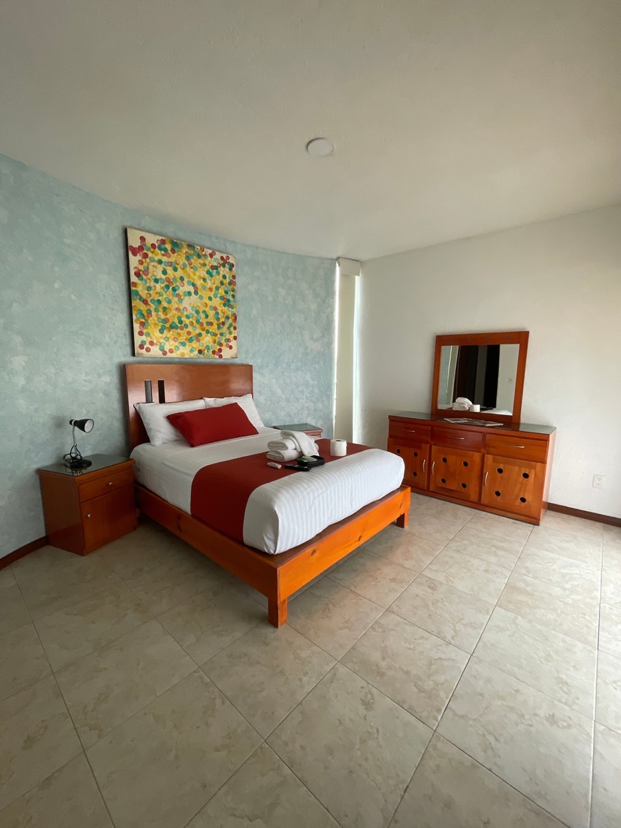 Apartment with Pool, Gym & A/C Suite gallery image 14