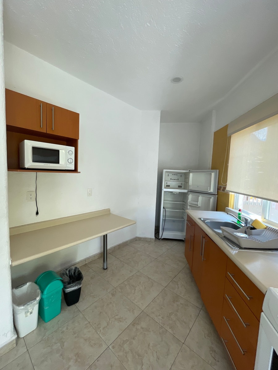 Apartment with Pool, Gym & A/C Suite gallery image 5