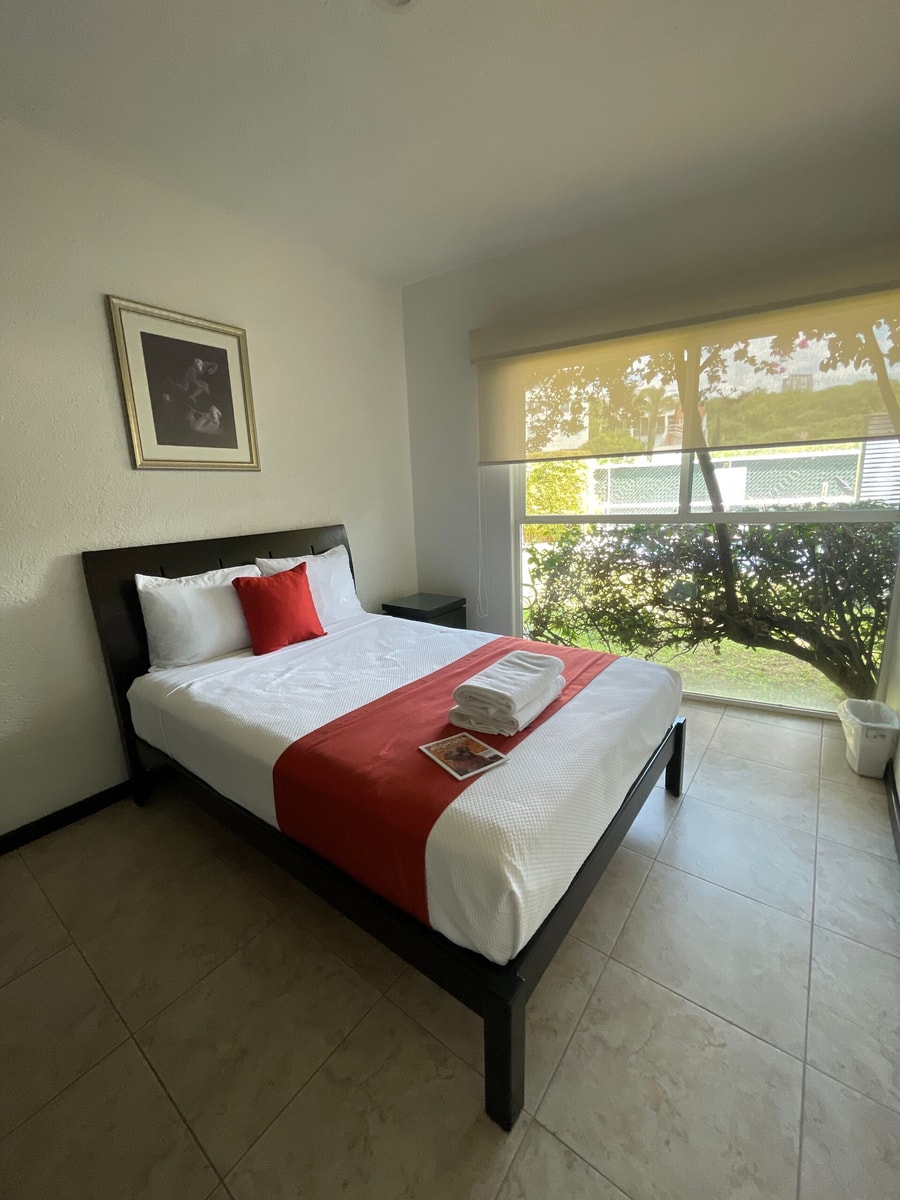 Apartment with Pool, Gym & A/C gallery image 7