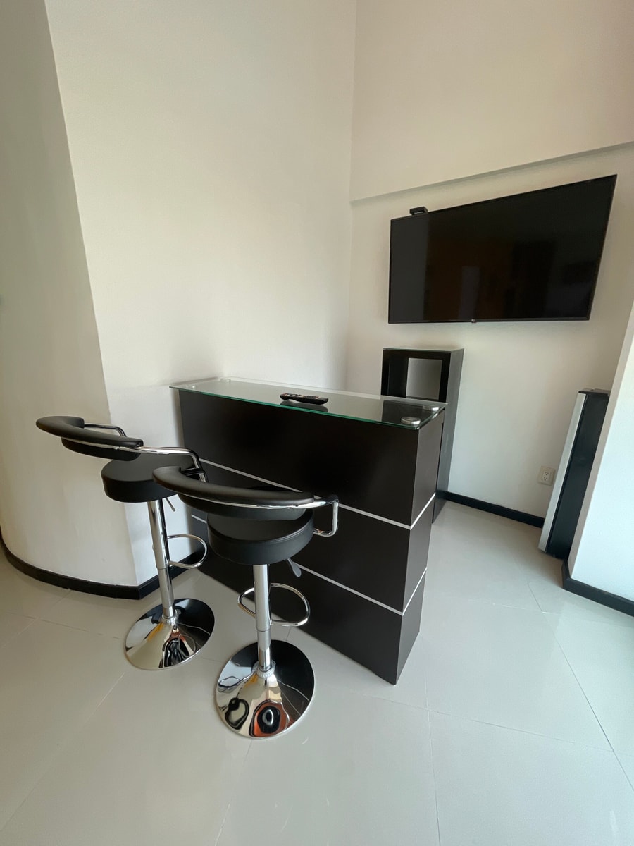 Penthouse with Pool, Gym & A/C gallery image 20
