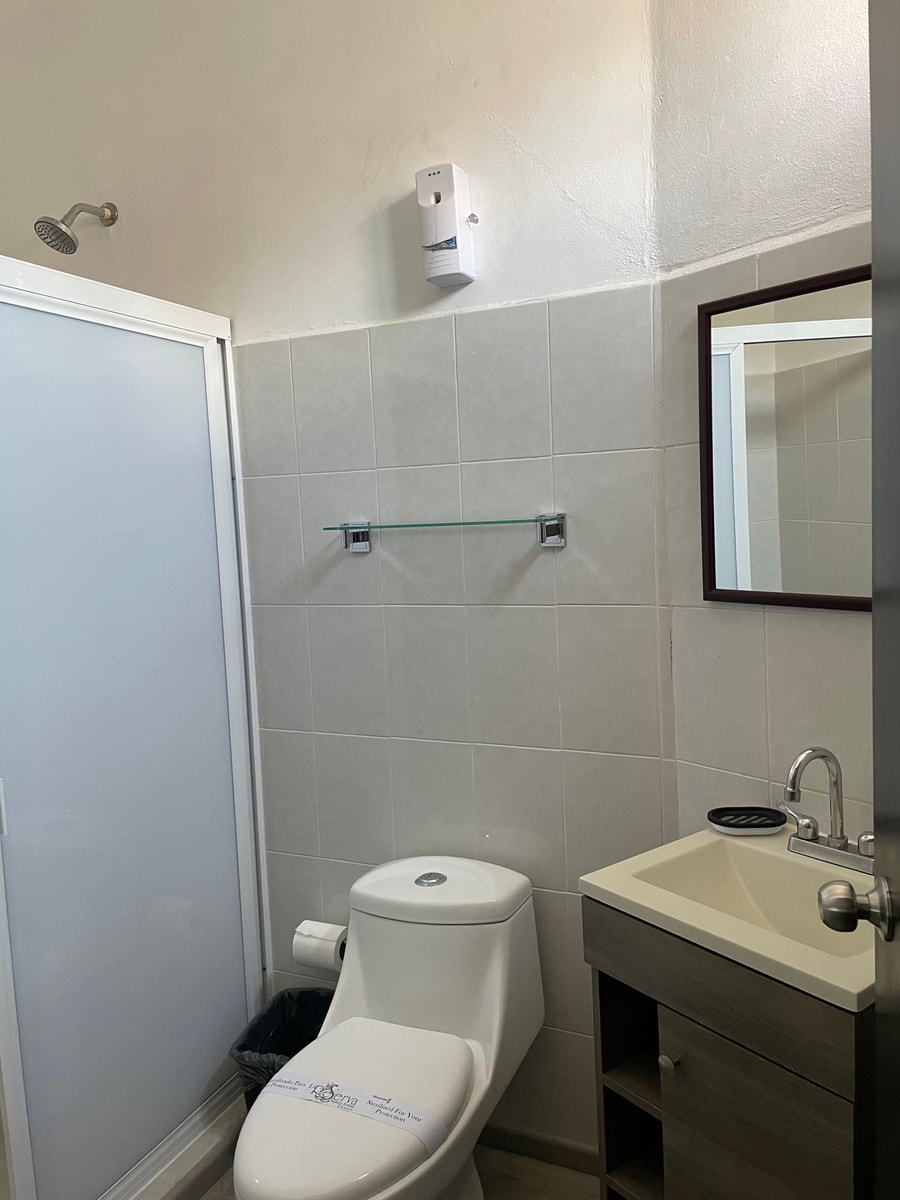 Apartment with Pool & Gym gallery image 9