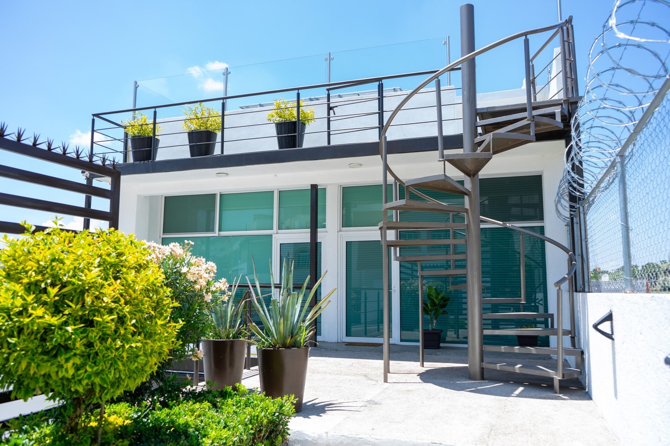 Loft with Pool, Gym & A/C Suite gallery image 16