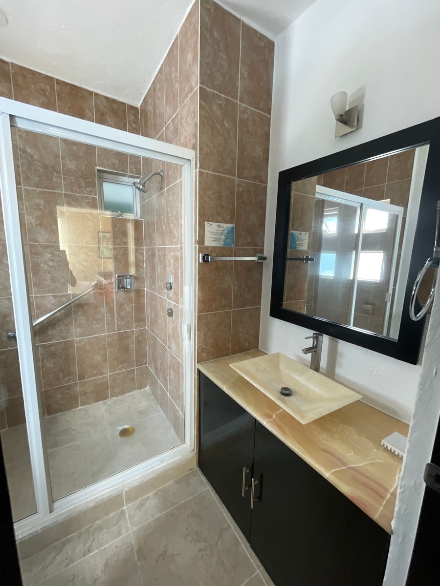 Penthouse with Pool, Gym & A/C gallery image 17