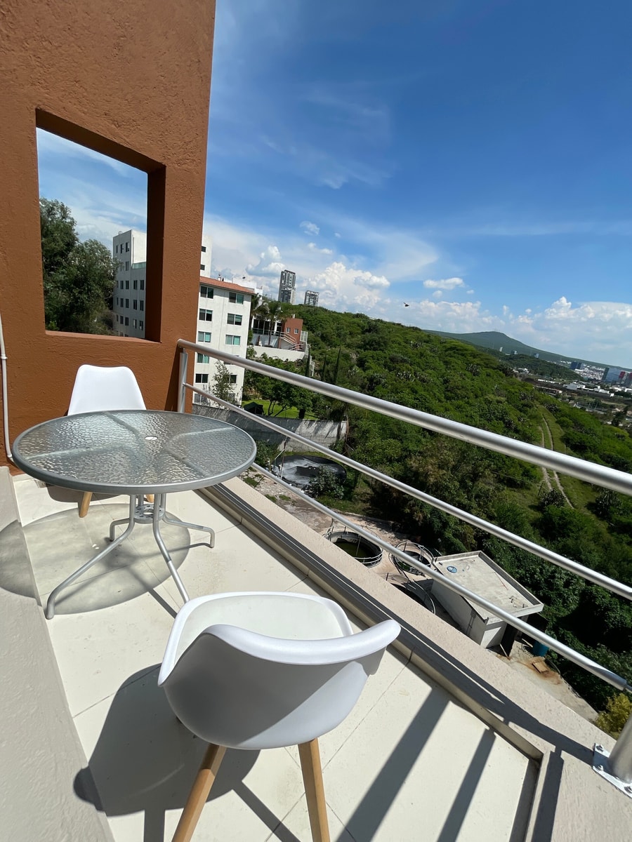 Penthouse with Pool, Gym & A/C gallery image 23