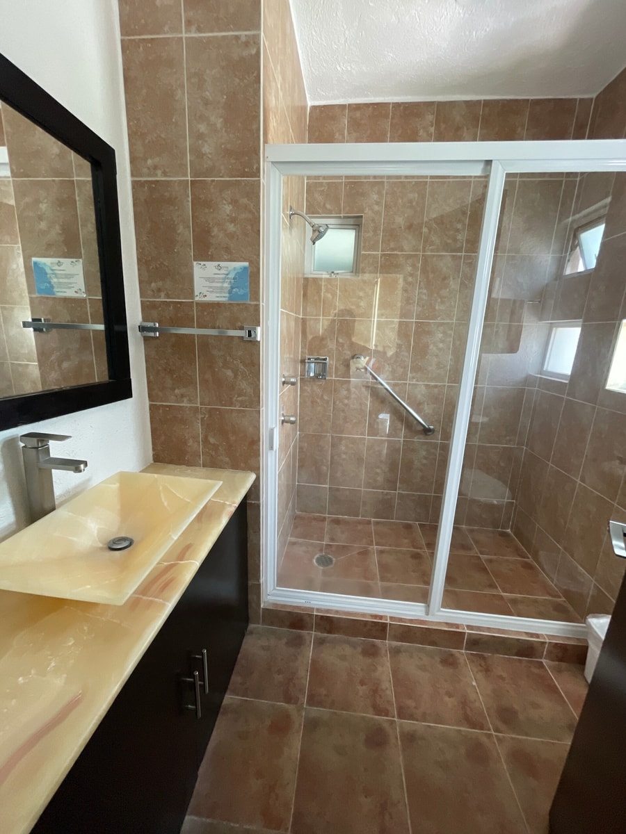 Penthouse with Pool, Gym & A/C gallery image 16