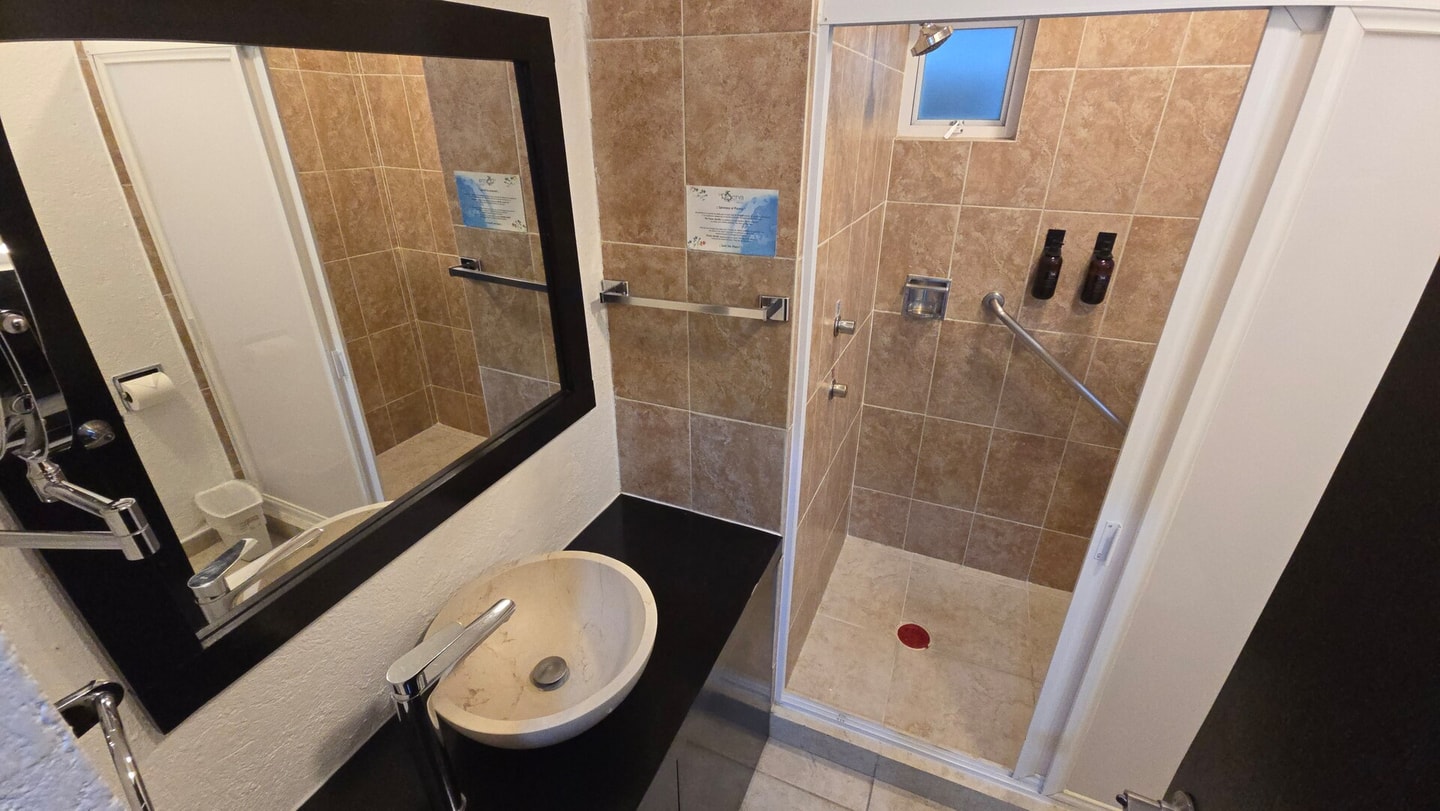 Apartment with Pool - Gym & A/C Suite gallery image 10