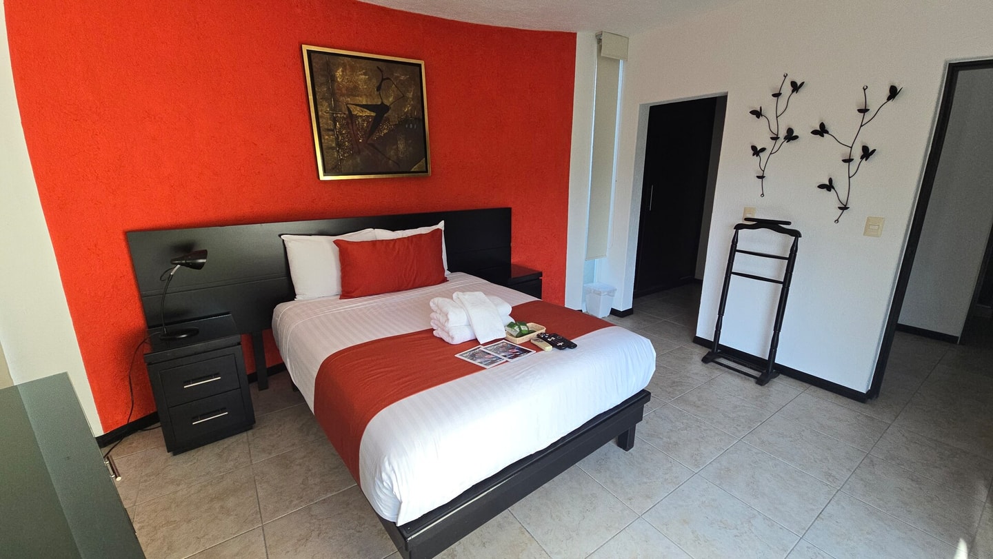 Apartment with Pool, Gym & A/C. gallery image 1
