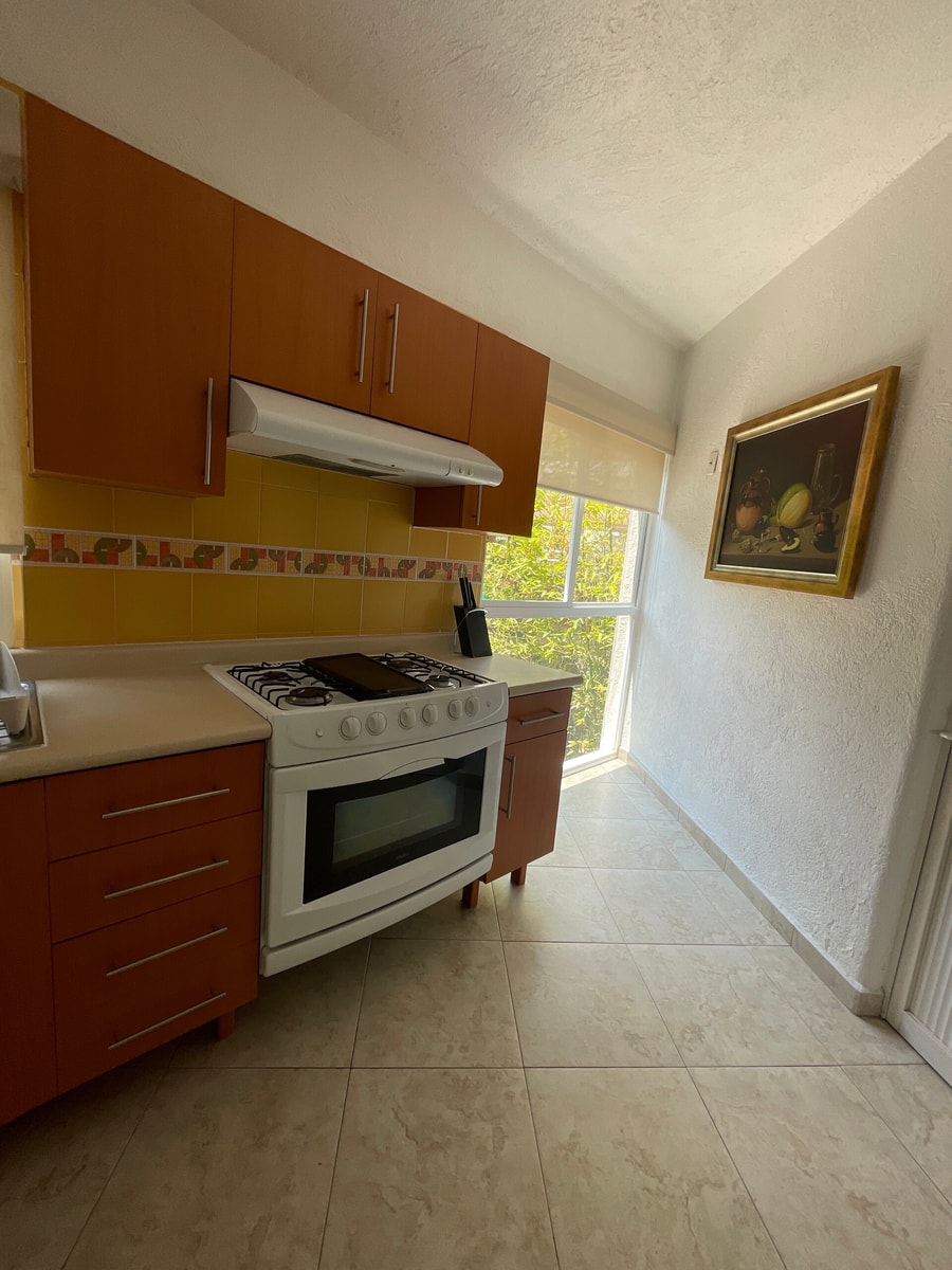 Apartment with Pool, Gym & A/C Suite gallery image 3