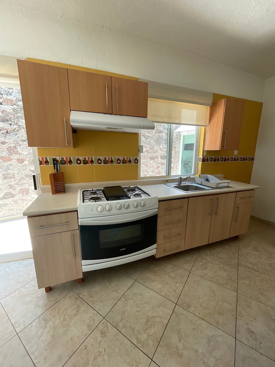 Apartment with Pool, Gym & A/C gallery image 3