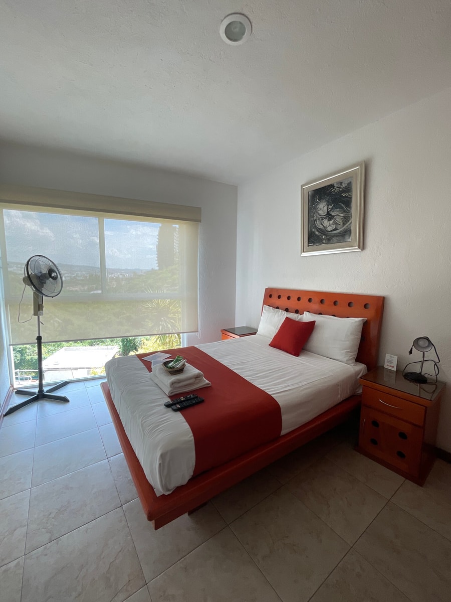 Apartment with Pool, Gym & A/C Suite gallery image 10