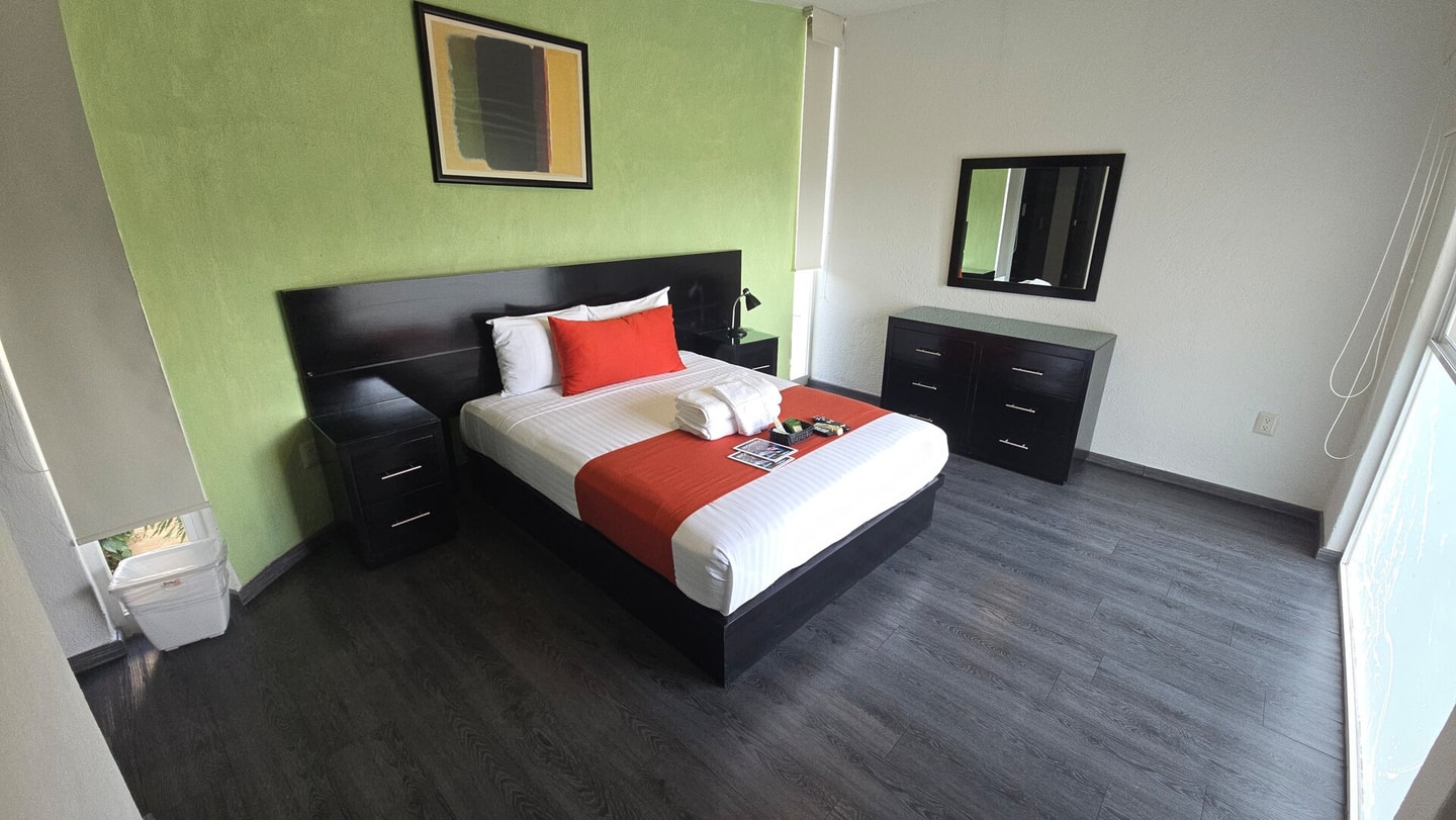 Apartment with Pool - Gym & A/C Suite gallery image 3