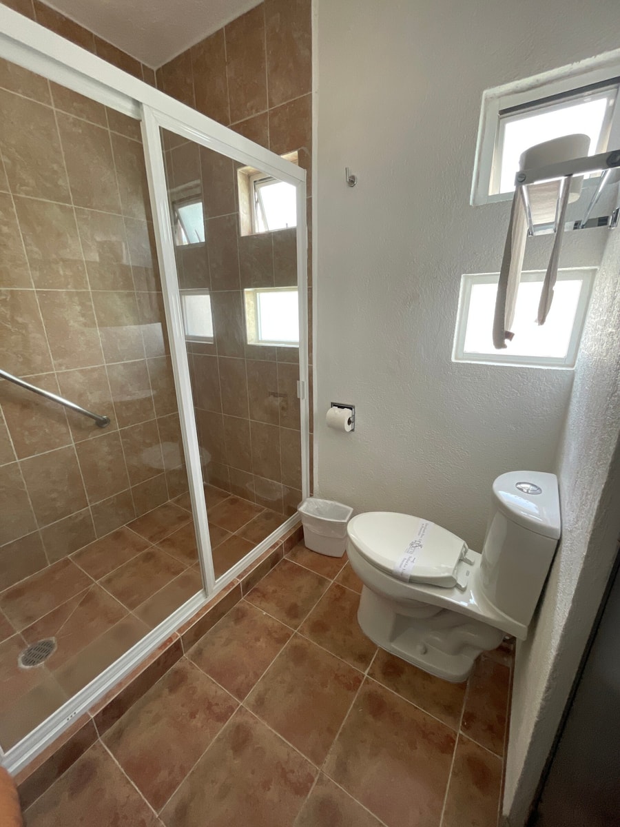Penthouse with Pool, Gym & A/C gallery image 17