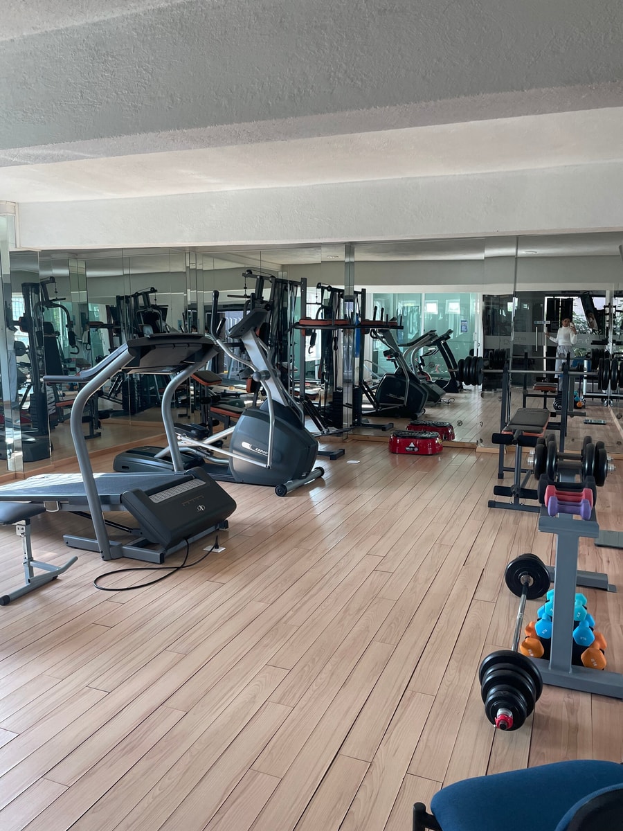 Penthouse with Pool, Gym & A/C gallery image 32