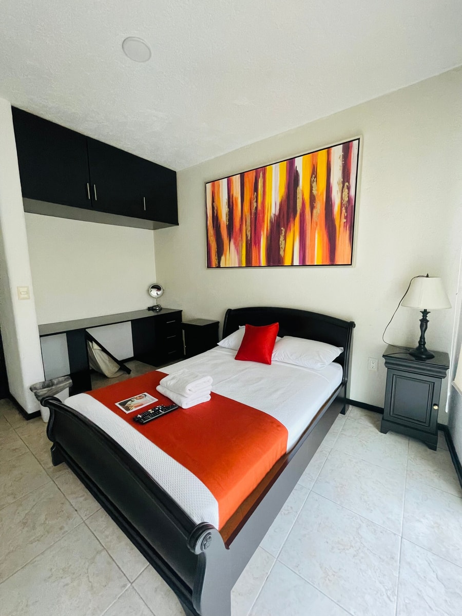 Apartment with Pool, Gym & A/C Suite gallery image 5