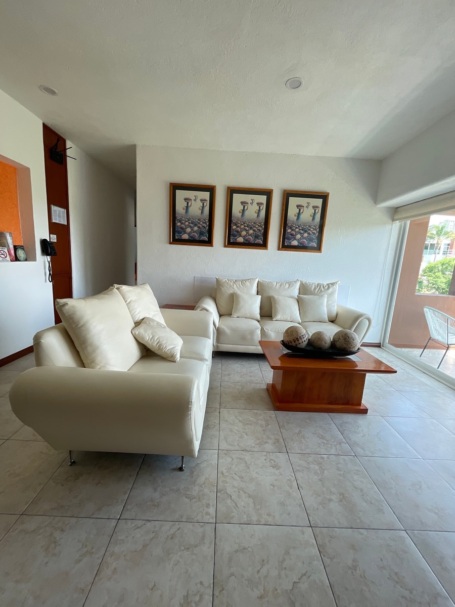 Apartment with Pool, Gym & A/C Suite gallery image 1