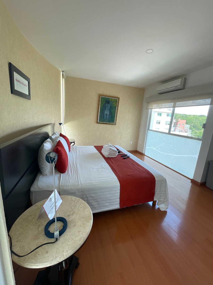 Penthouse with Pool, Gym & A/C gallery image 3