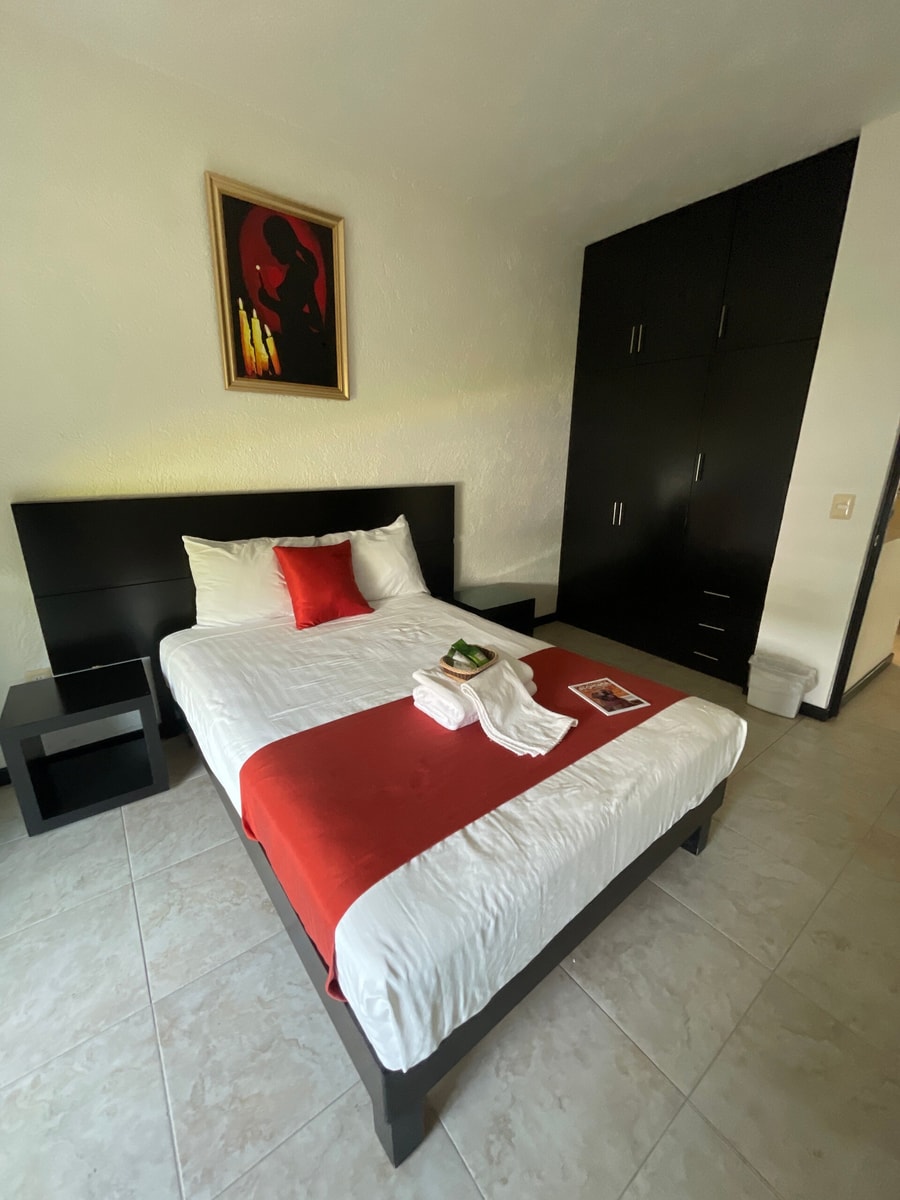 Apartment with Pool, Gym & A/C gallery image 9