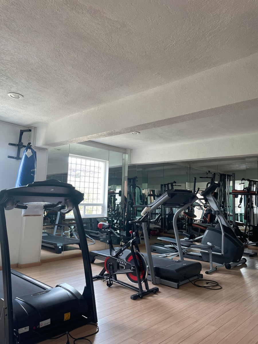 Apartment with Pool, Gym & A/C. gallery image 26