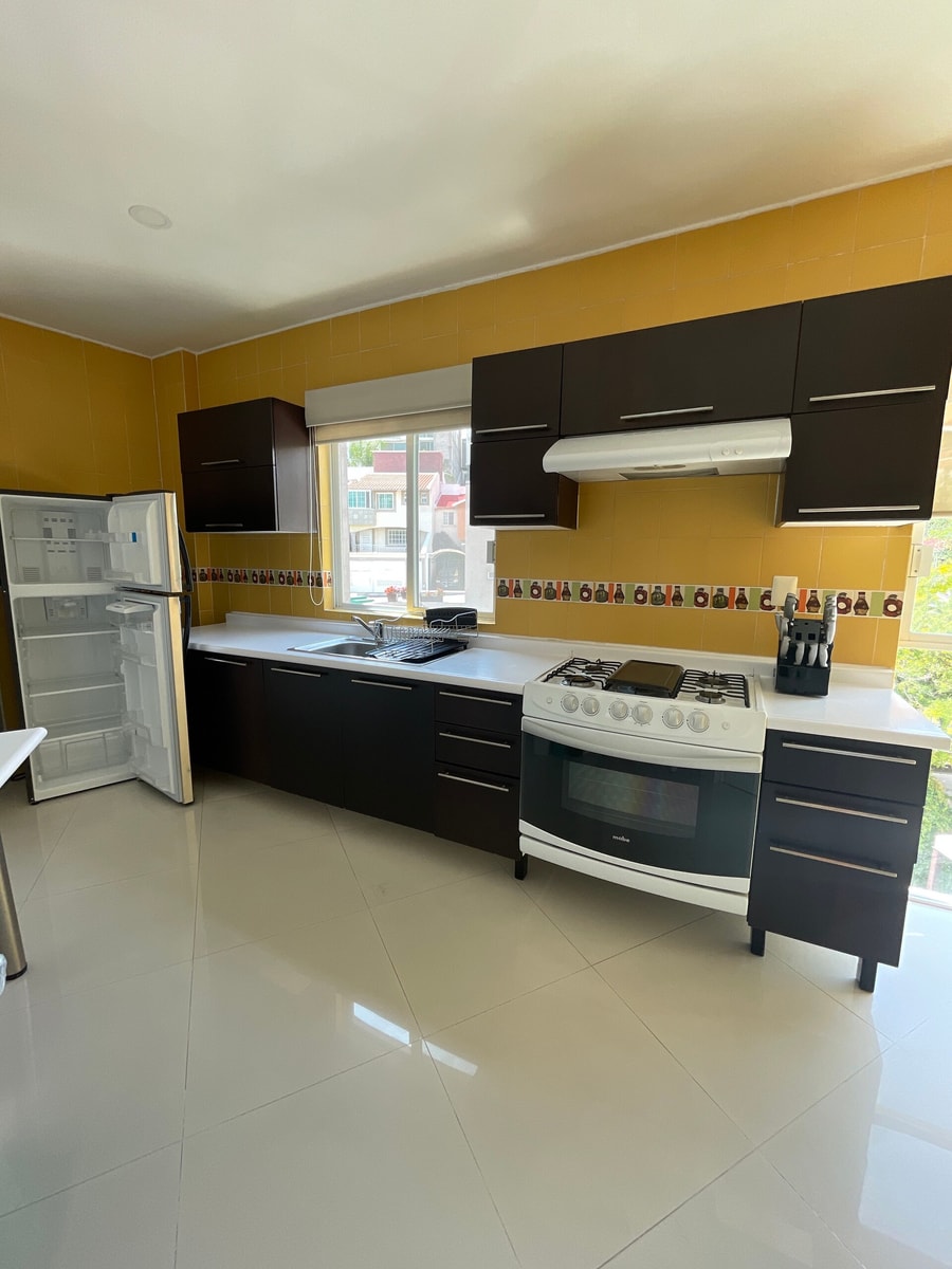 Penthouse with Pool, Gym & A/C gallery image 20