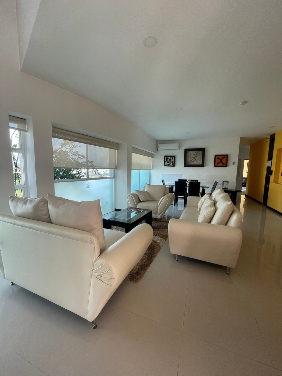 Penthouse with Pool, Gym & A/C gallery image 2