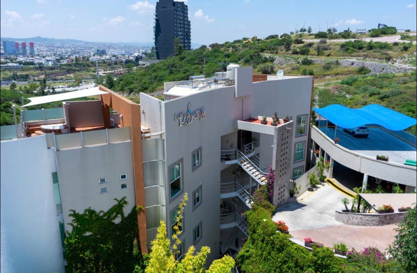Apartment with Pool & Gym gallery image 13