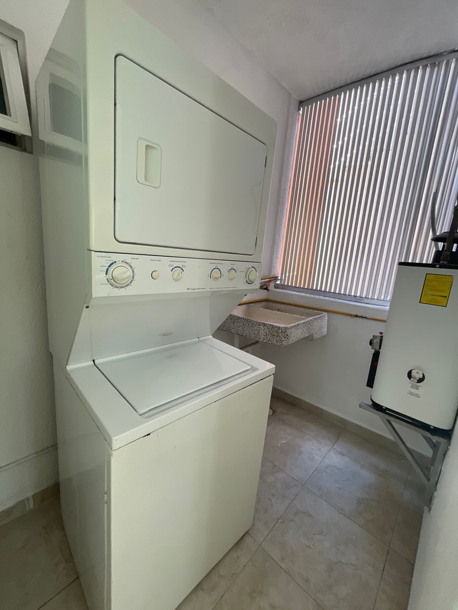 Apartment with Pool, Gym & A/C gallery image 18