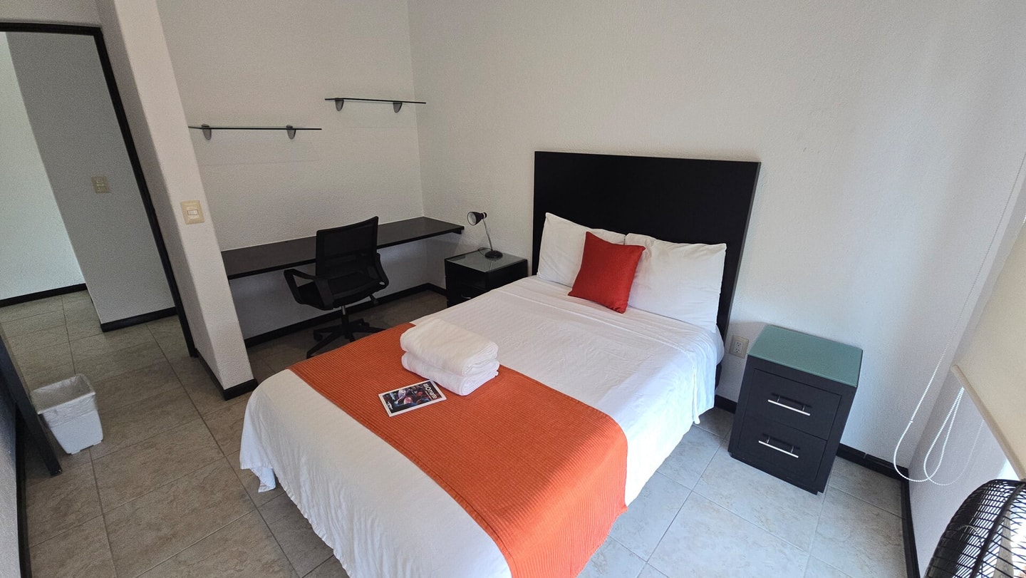 Apartment with Pool, Gym & A/C. gallery image 9