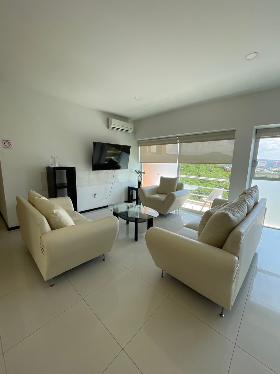 Penthouse with Pool, Gym & A/C gallery image 7