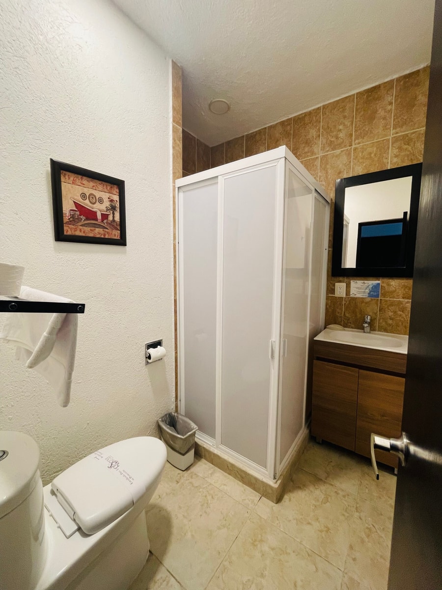 Apartment with Pool, Gym & A/C Suite gallery image 7