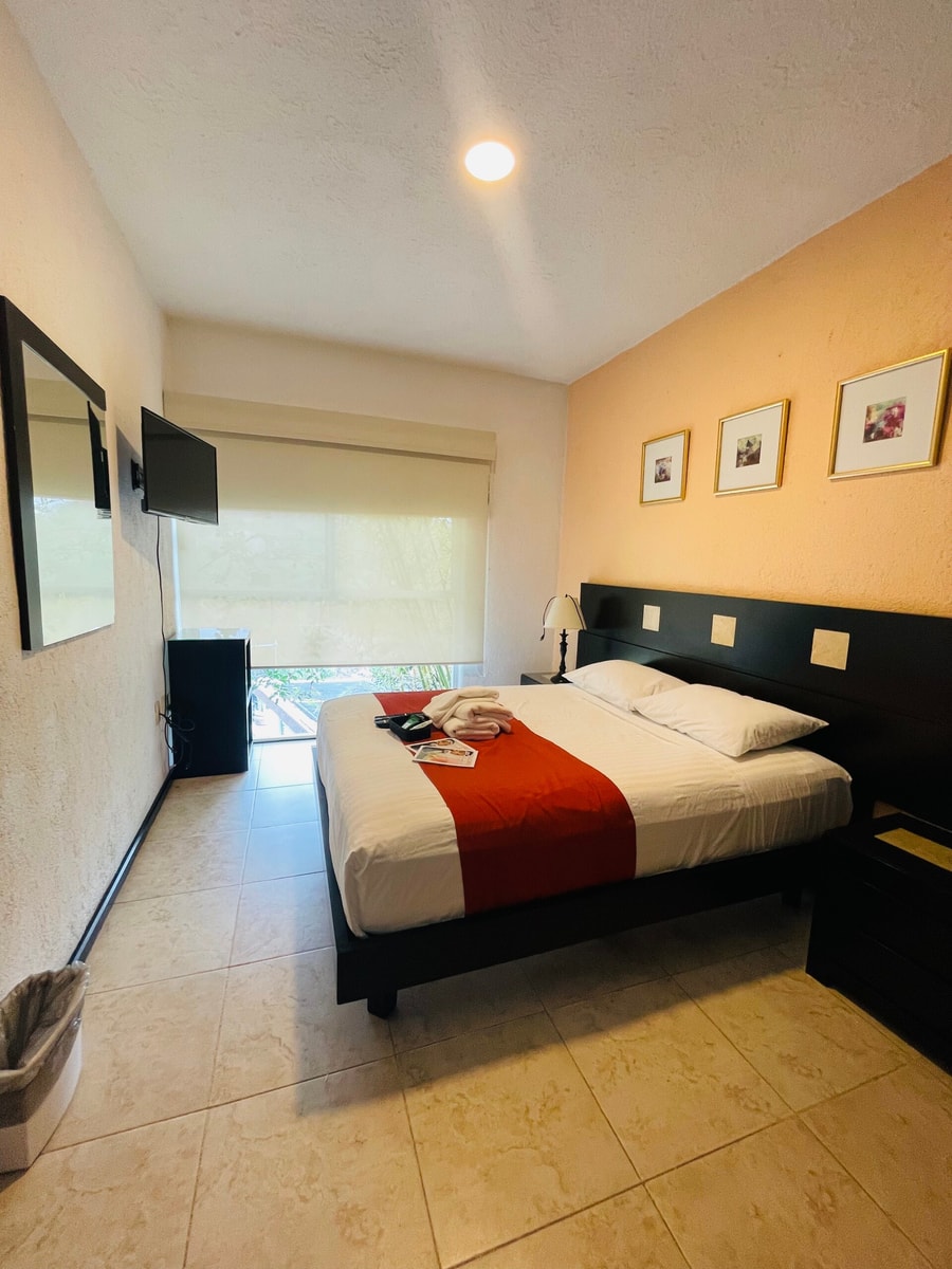 Apartment with Pool, Gym & A/C Suite gallery image 6
