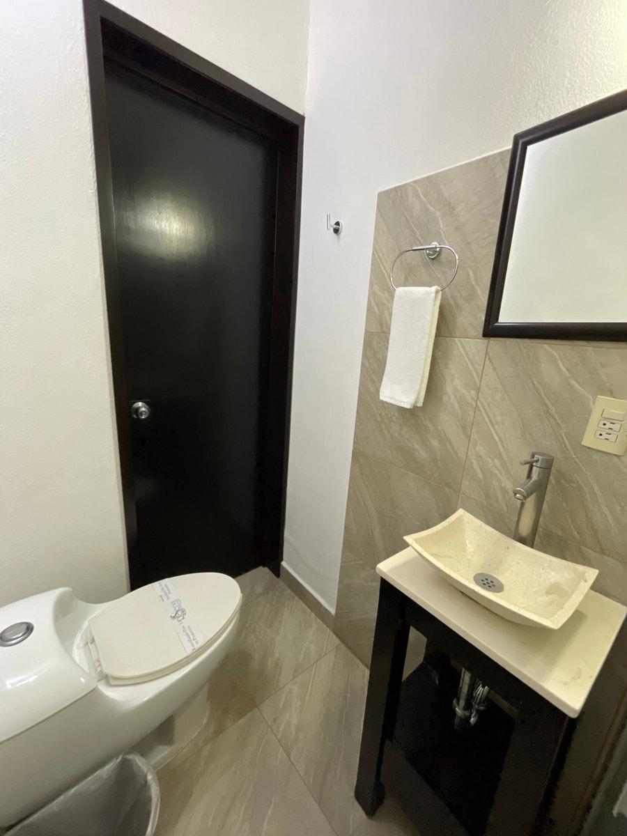Suite Room with Pool, Gym & A/C gallery image 7